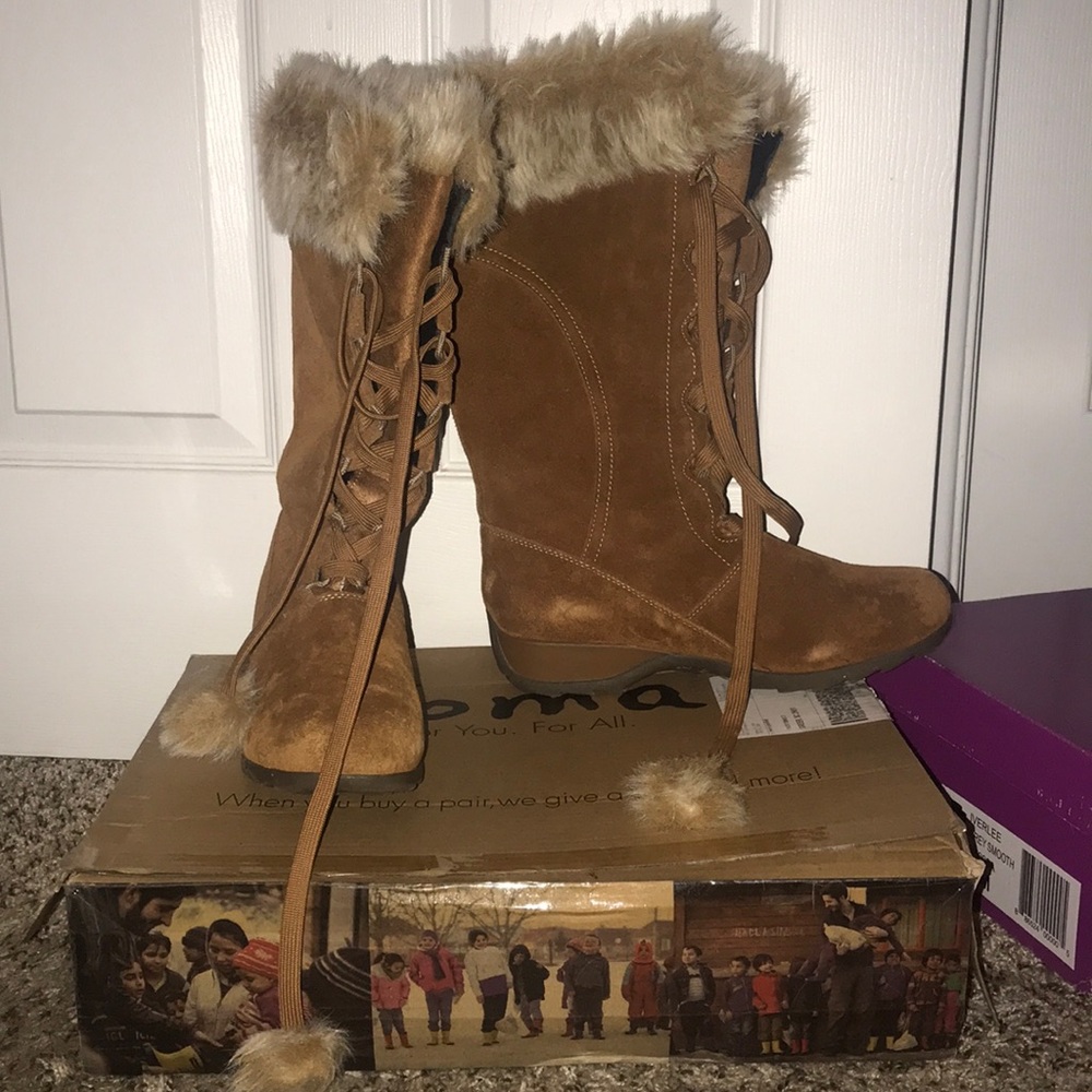 Furry winter boots